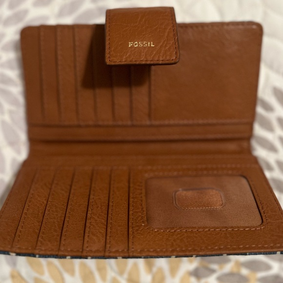Fossil Logan RFID Tab Clutch Wallet - Picture 3 of 3